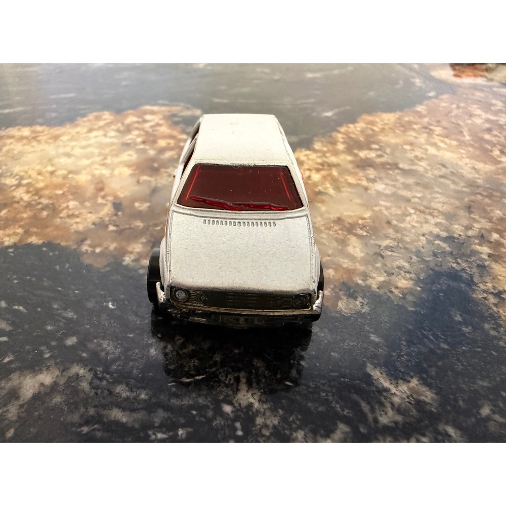 Hot Wheels 1989 Volkswagen Golf GTI White Red Stripe Diecast Toy Car 164 Scale - Picture 3 of 5